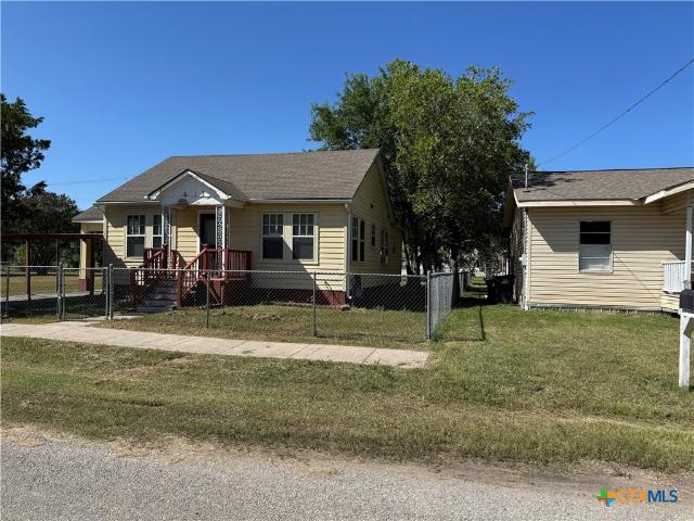 House for sale in Cuero
