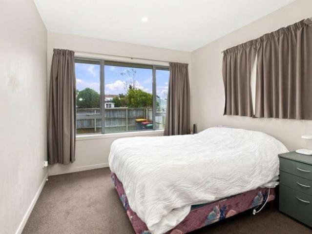 House for sale in Chaslands, Canterbury