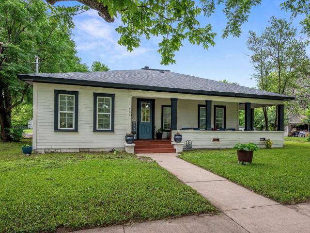 House for sale in Milam, Texas