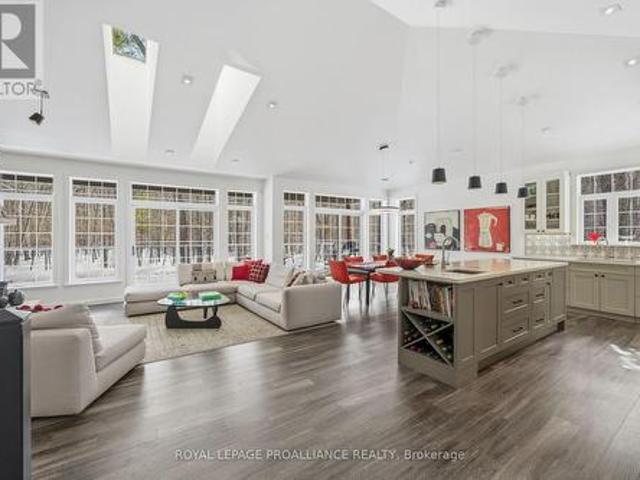 House for sale in Ontario