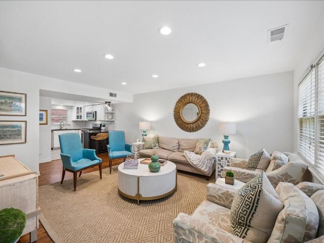 Townhouse for sale in East Elm Business District, Winnetka