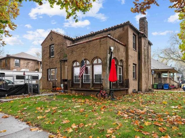 House for sale in Clinton, Iowa
