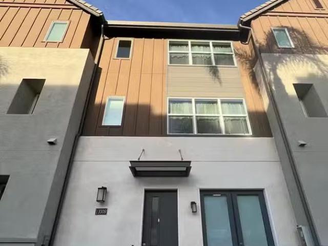 Condo for rent in Ontario