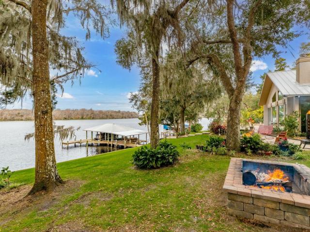 House for sale in Welaka
