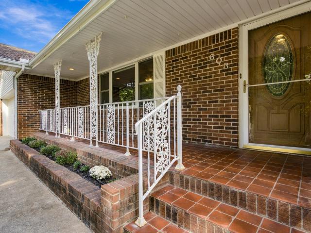 House for sale in Monett, Barry County