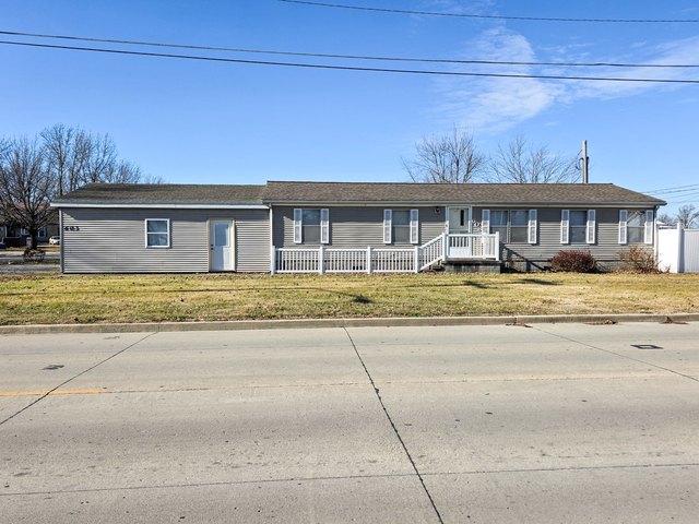 House for sale in Flora, Illinois