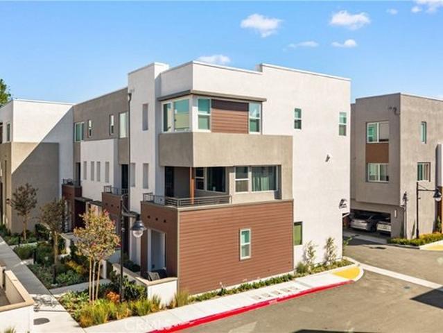 Townhouse for sale in Santa Ana, California