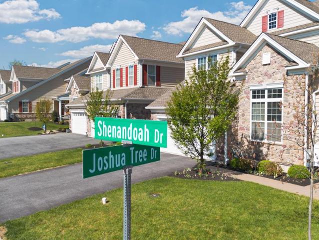 Townhouse for sale in Arcola, Pennsylvania