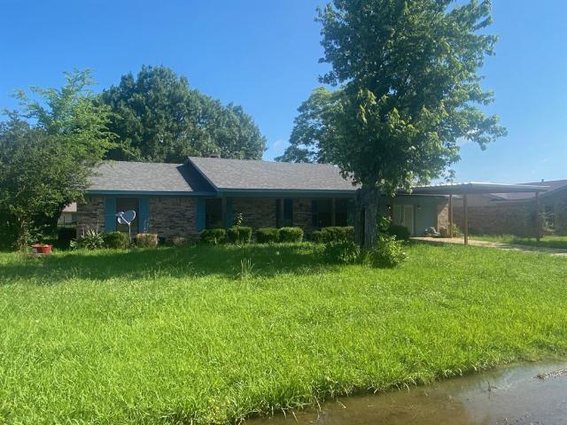House for sale in Clarksville, Texas
