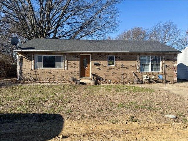 House for sale in Windsor, Missouri