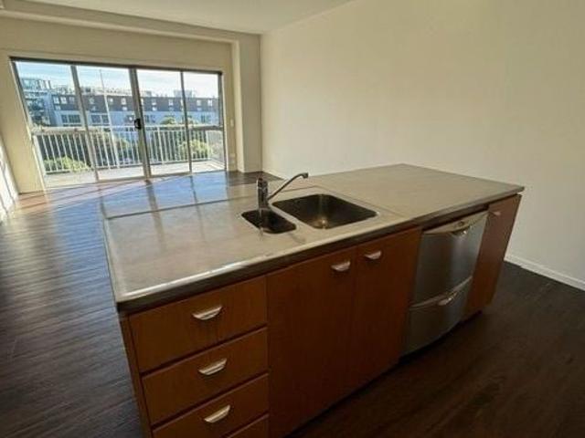 Apartment for rent in Mechanics Bay, Auckland