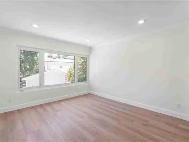 Condo for sale in North Hollywood, Tarzana Neighborhood Council District Condo for sale in North Hollywood, Tarzana Neighborhood Council District