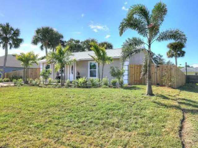House for rent in Sebastian
