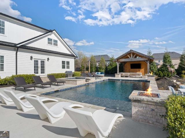 House for sale in Flowery Branch, Georgia