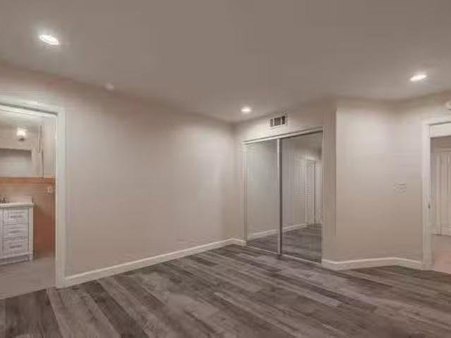Condo for sale in North Hollywood, Sherman Oaks Neighborhood Council District Condo for sale in North Hollywood, Sherman Oaks Neighborhood Council District