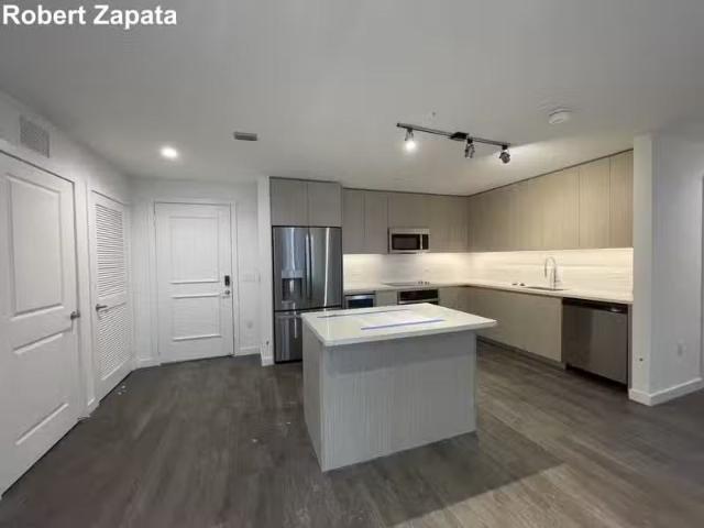 Condo for rent in Hollywood