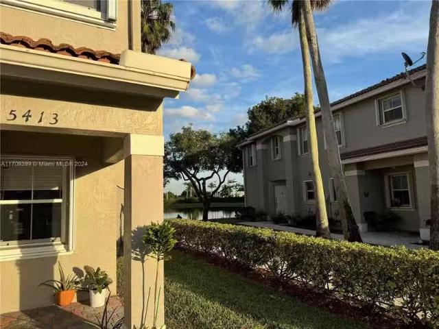 Condo for rent in Hollywood