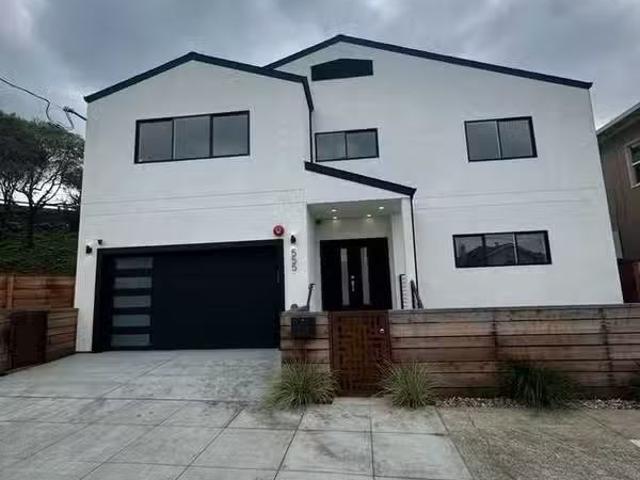 House for rent in Oakland