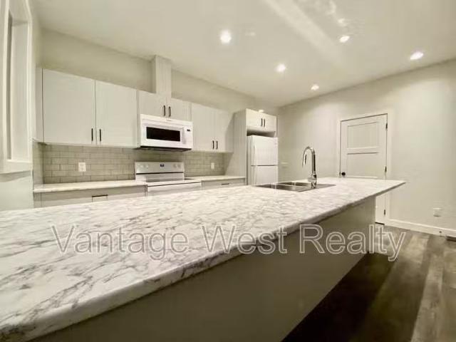 House for rent in Winfield, British Columbia