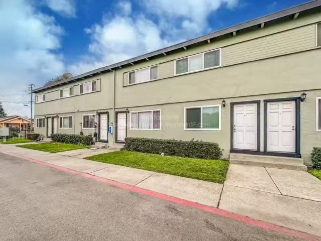 Condo for rent in Hayward