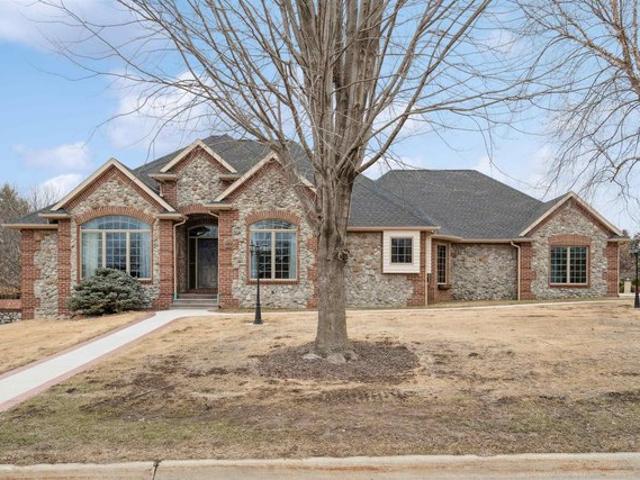 House for sale in Dyersville, Iowa