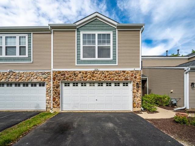 Townhouse for sale in Aurora, Illinois