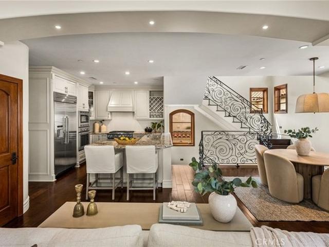Condo for sale in Corona Del Mar, California