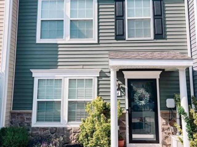 Townhouse for sale in Kearneysville, West Virginia