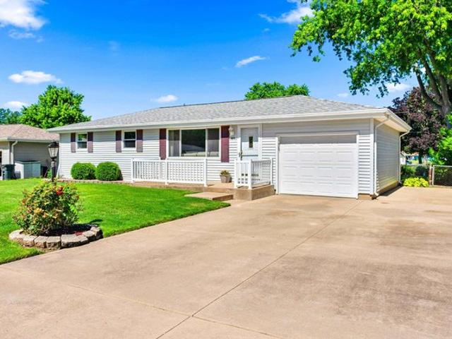 House for sale in Washington, Illinois
