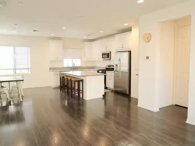 Condo for rent in Fontana