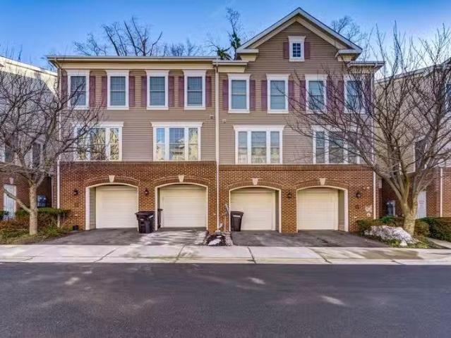 Condo for rent in Alexandria