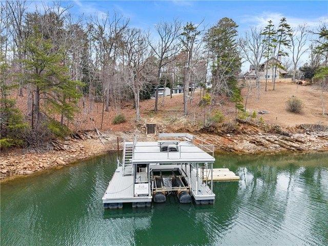 House for sale in Flowery Branch, Georgia