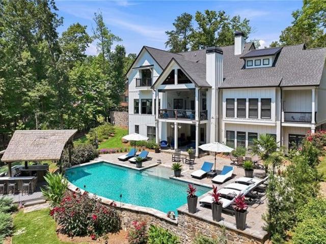 House for sale in Flowery Branch, Georgia