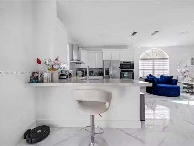 House for rent in Hollywood House for rent in Hollywood