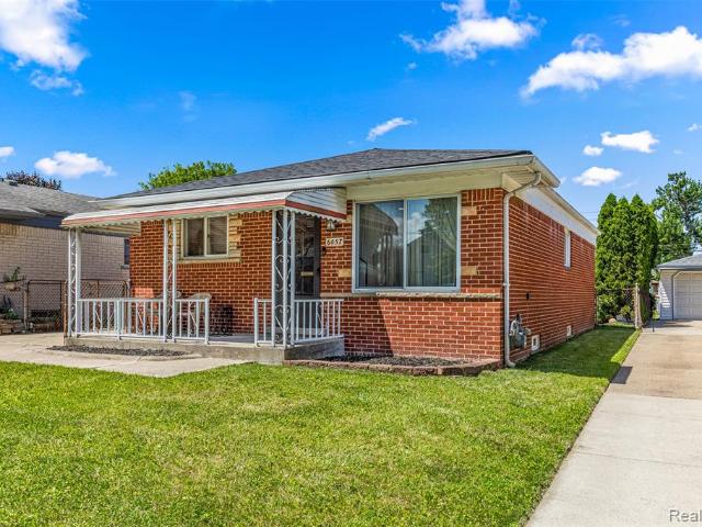 House for sale in Dearborn Heights