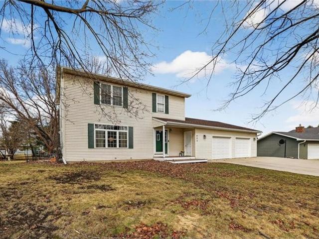 House for sale in Dodge Center, Minnesota
