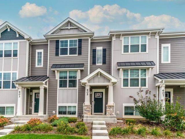 Townhouse for sale in Mundelein, Illinois