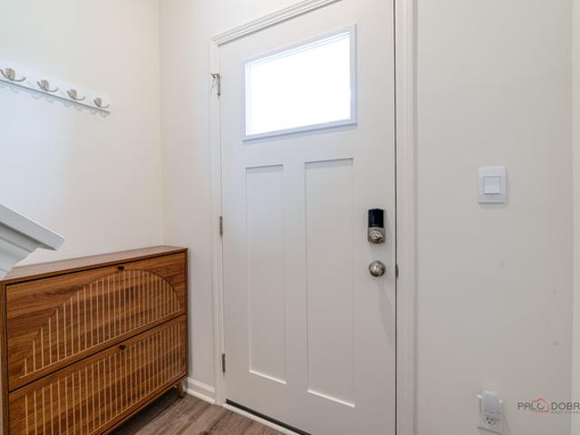 Townhouse for sale in Mundelein, Illinois