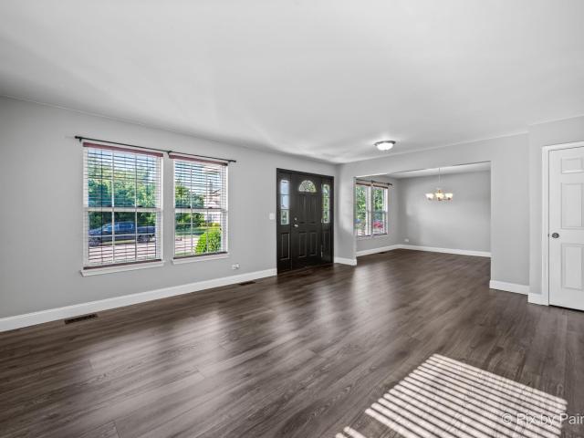 House for sale in Mchenry, Illinois