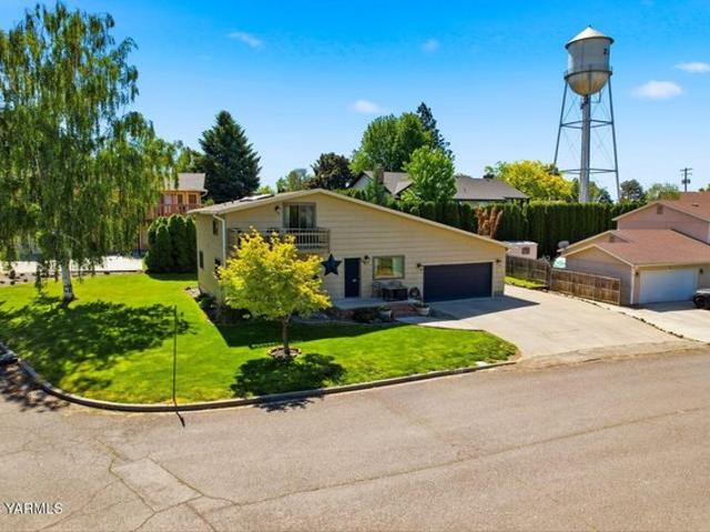 House for sale in Zillah, Washington