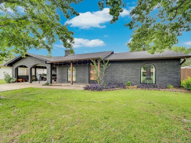 House for sale in Ellis, Texas