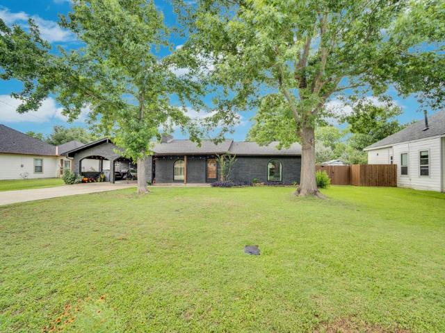House for sale in Ellis, Texas