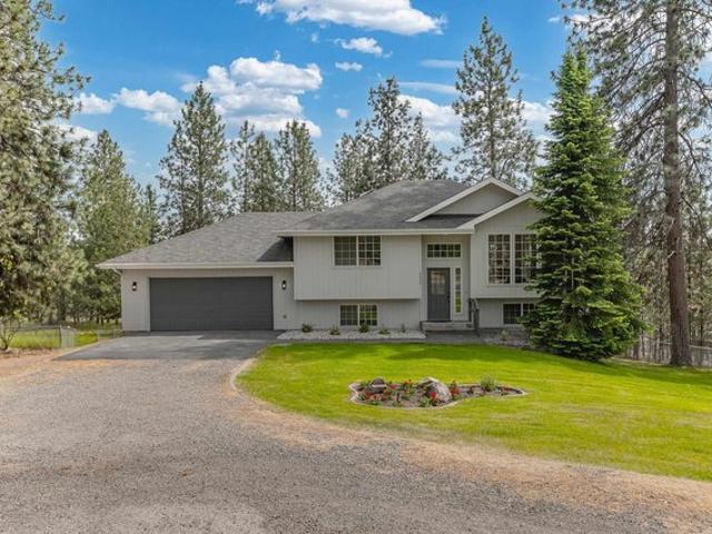 House for sale in Nine Mile Falls, Washington