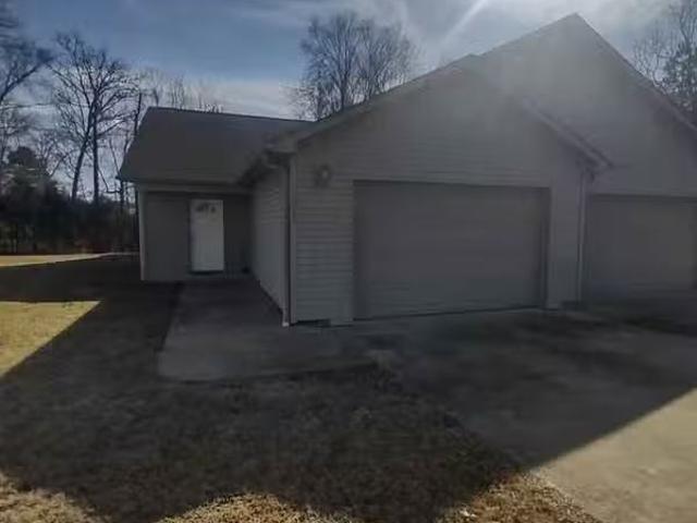 Condo for rent in Benton