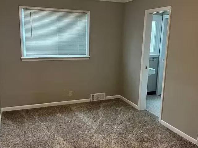 House for rent in Warren