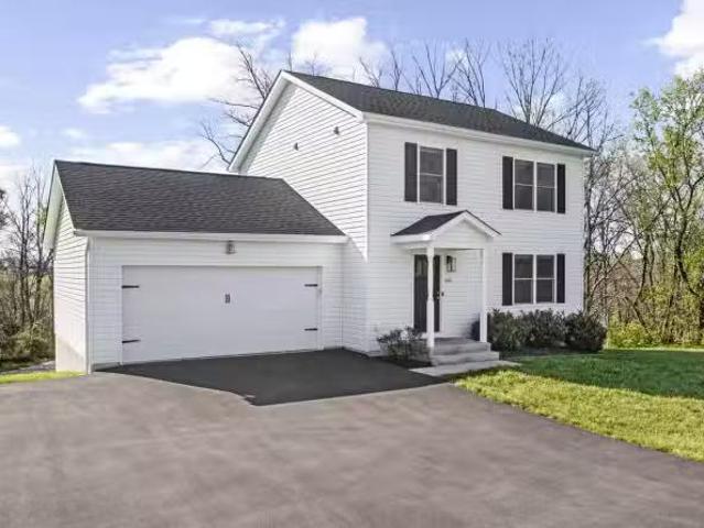 House for sale in Charles Town