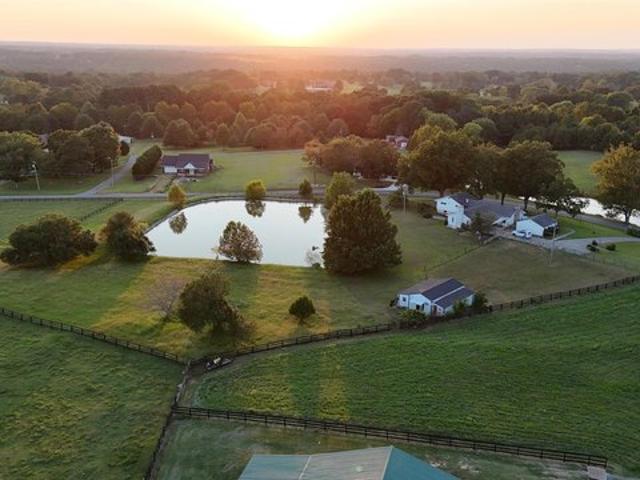 House for sale in Guntersville, Alabama