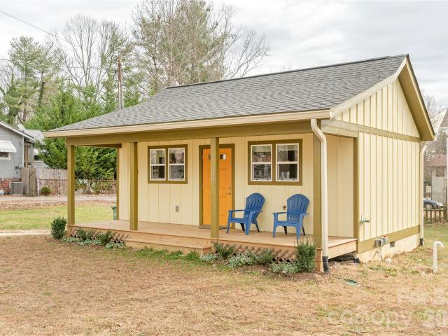 House for sale in Hendersonville, North Carolina