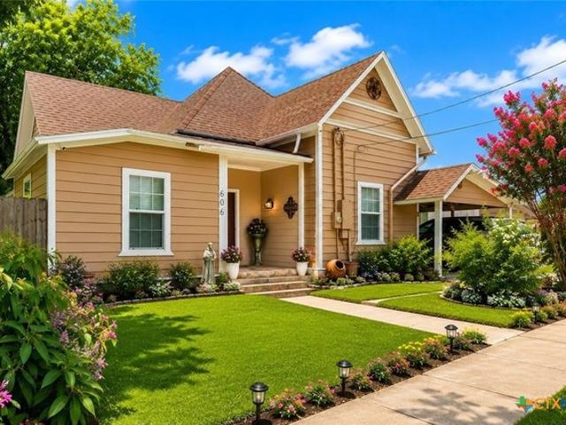 House for sale in Yoakum, DeWitt County