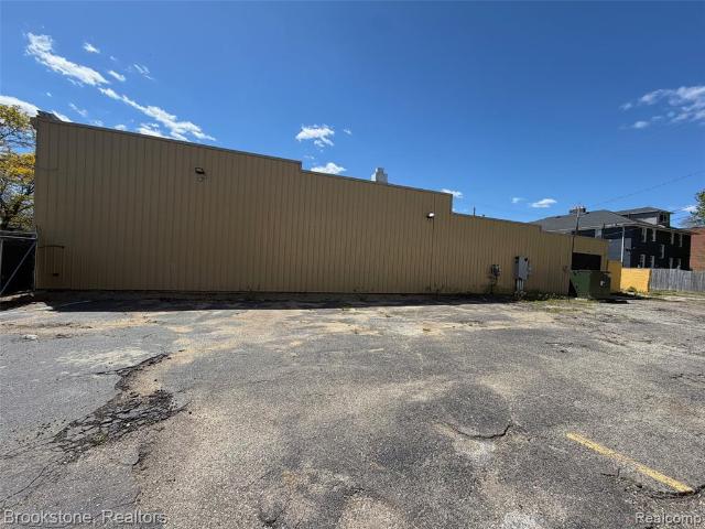 Commercial for sale in Pontiac, Michigan